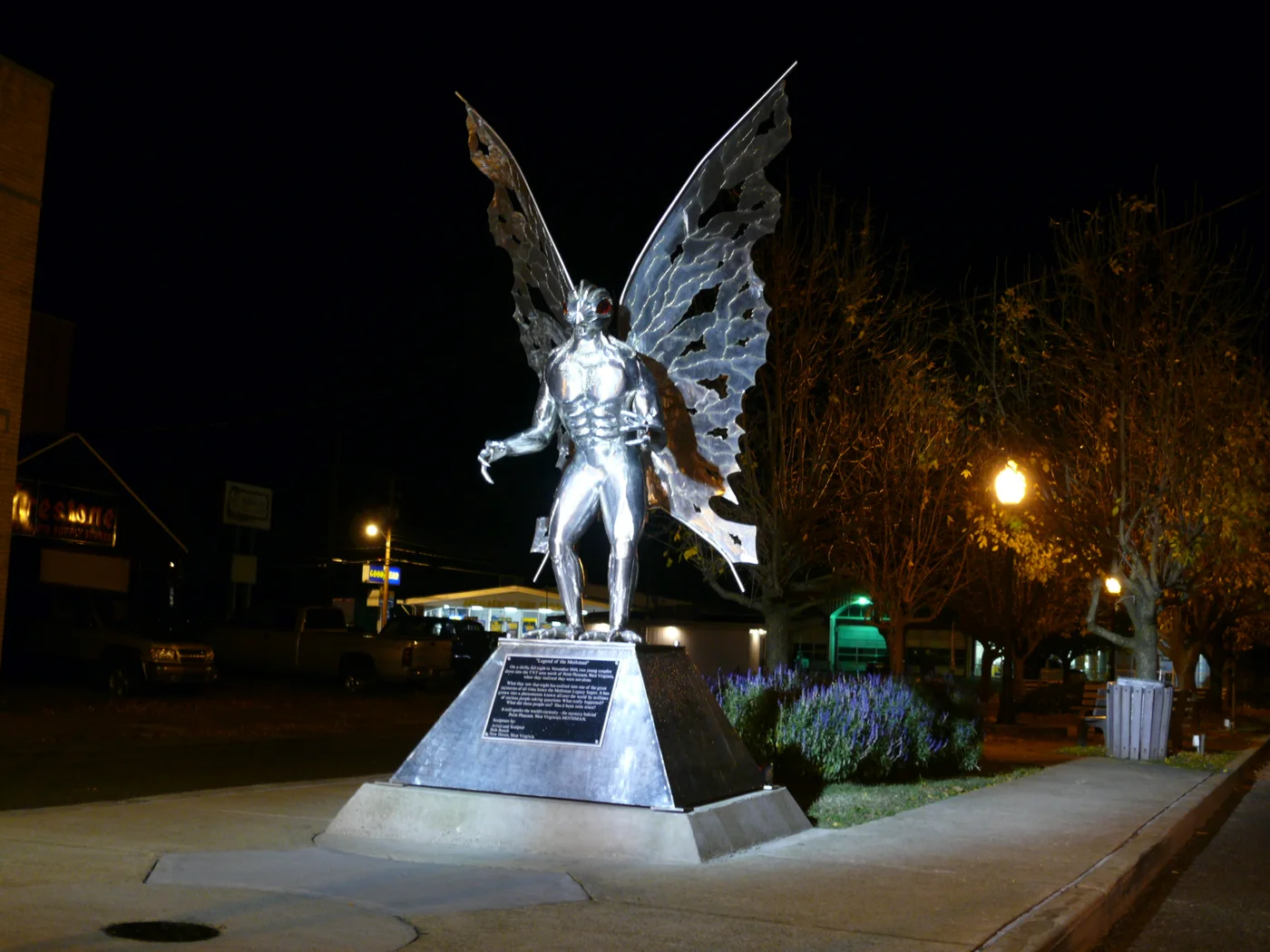 Point Pleasant 的 Mothman 雕像
