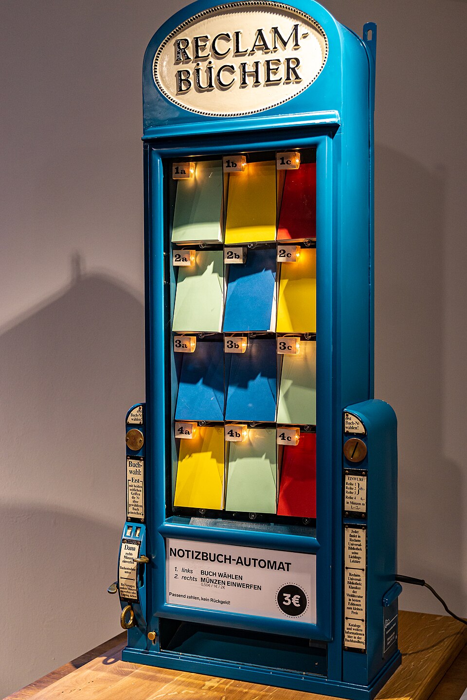 Peter Behrens-Reclam Bücherautomat DSC8934
