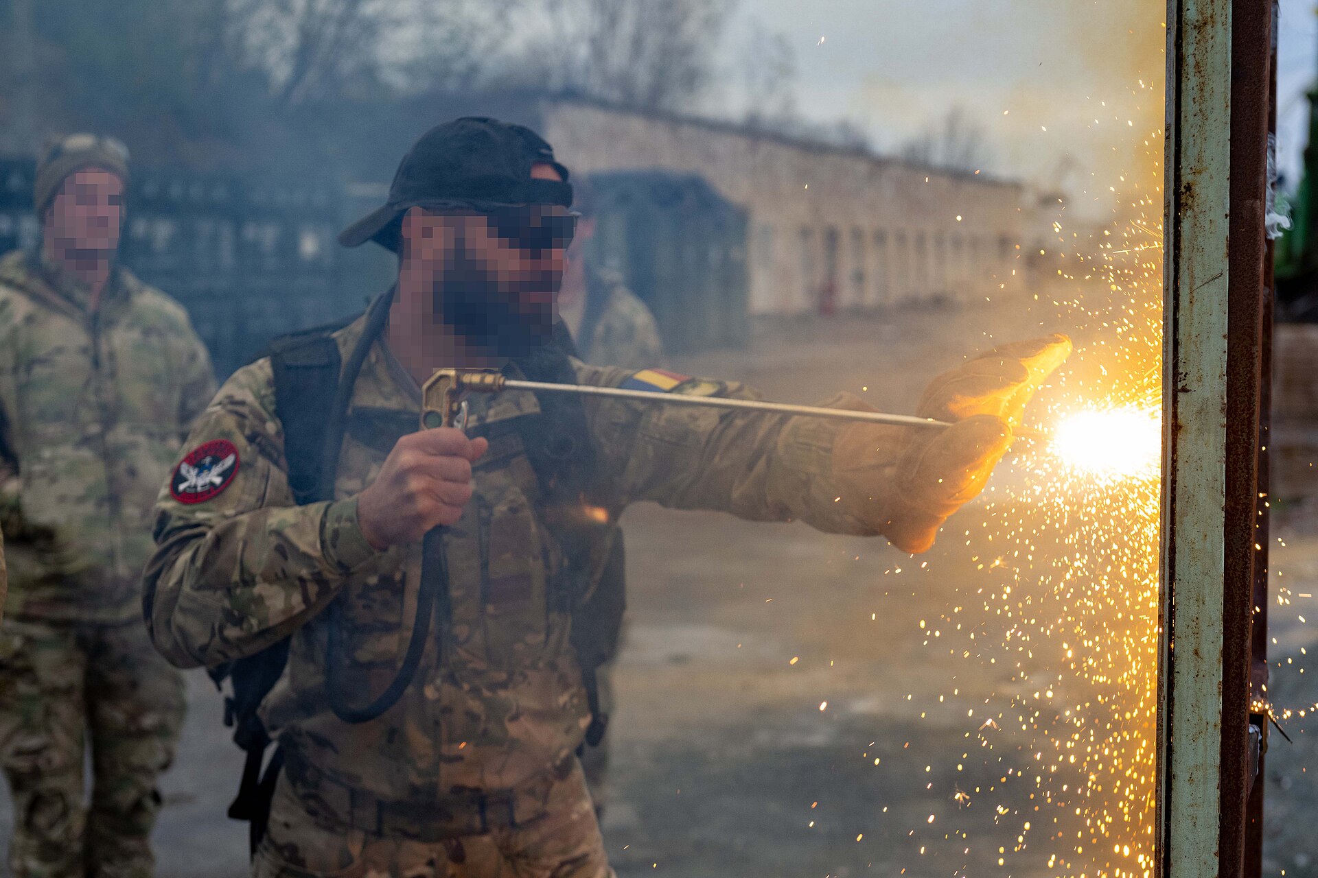 Naval Special Warfare breacher training 01